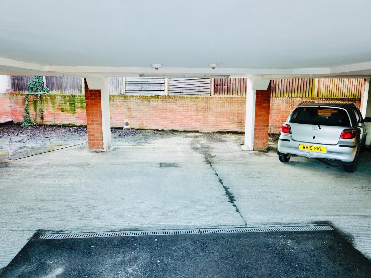 Private Parking Stylish Great Location Lägenhet Guildford Exteriör bild